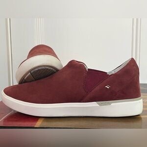 KIZIK Women’s Maroon Suede Paris Slip-On Sneakers. Size 6.5.